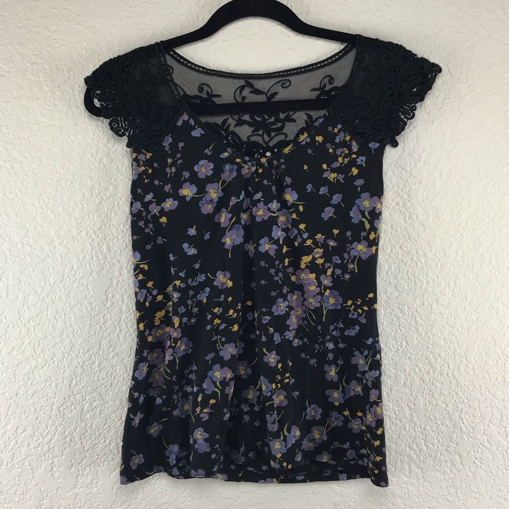 Elle Embroidered Lace Floral Top 💛
